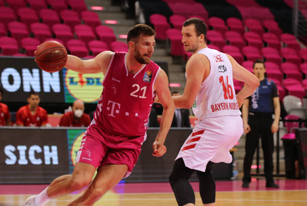 据著名足球 据著名足球