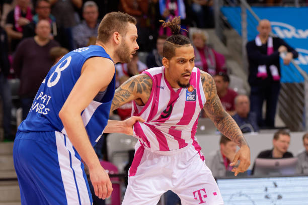 被迫在半场 被迫在半场