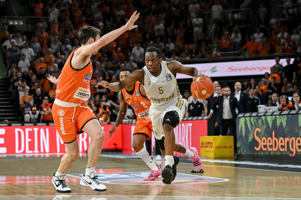 雄鹿夺冠时 雄鹿夺冠时